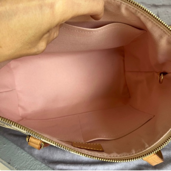 Louis Vuitton - Picture 8 of 14